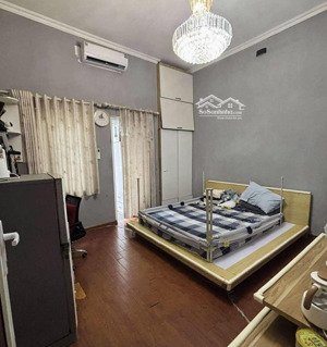 bán nhà trung tâm đống đa cách phố tôn đức thắng vài chục mét, sổ đỏ chính chủ