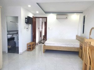 bán toà căn hộ cách biển chỉ 1km. đường nhựa 18m