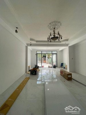 bán chdv 300m2 chỉ 50tr/m2, ngay cao đẳng công thương quận 9, hẻm xe tải, dòng tiền 40tr/th