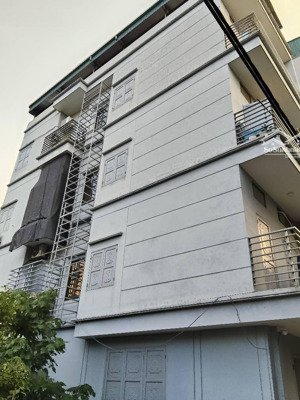 bán căn hộ dòng tiền 5 tầng mặt tiền 4 m 6 phòng ngủ dòng tiền 20 triệu trên tháng ô tô đỗ cửa