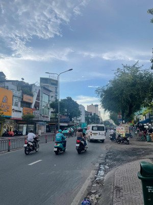 cho thuê nhà làm showroom lối đi riêng mt lý thường kiệt,p9, q tân bình. dt 6.5x14m. giá 45tr/tháng