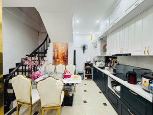 bán nhà đội cấn ba đình -5 tầng 4ngủ ngõ oto thông thoáng gần phố vị trí siêu đẹp hiếm có nhà thứ 2