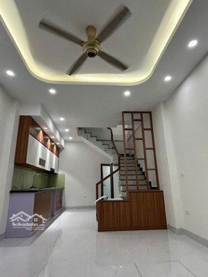 bán nhà chính chủ lạc long quân, tây hồ. 35m², 5 tầng, gần hồ tây, sổ đỏ sang tên ngay