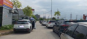 bán đất sổ đỏ tại làn hai ql.295b, khu đô thị đình trám sen hồ, dt 90m2 ,giá 3 tỷ 200 triệu