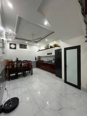 cô chủ nhà xinh gái cần bán nhà 3 tầng chỉ việc xách vali về ở!