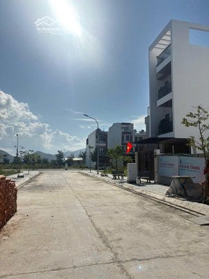 bán đất sổ đỏ trao tay, 80m2 hướng đông nam, đối diện biệt thự kđt an bình tân, nha trang