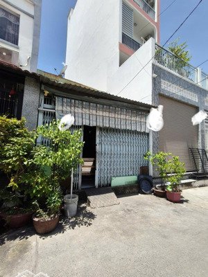 cần bán nhà cũ quận 8 4x8,5m -vị trí đắc địa gần hưng phú giá đầu tư chỉ 3.5 tỷ thương lượng mạnh