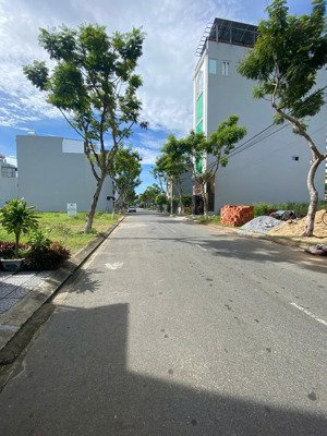 bán lô mt đường trần văn giảng, sát sông cổ cò, hướng đông nam, giá 3 tỷ 950 lh 