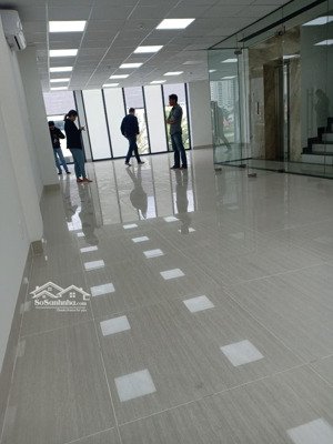 cho thuê nhà góc 2 mặt tiền tân cảng và d1 làm bida, yoga, phòng tập dt 15mx21m phòng kính