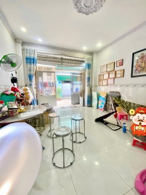 dt: 4x14 (56m2) - đường xe hơi - nhà đúc 2 tầng 3pn - ngay tân kỳ tân quý - chỉ 4,x ty