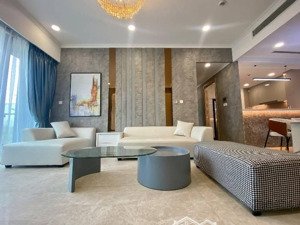 chính chủ cần bán gấp căn hộ cc screc, quận 3 , dt: 100m2, 3 phòng ngủ, giá 5,7 tỷ, sổ hồng