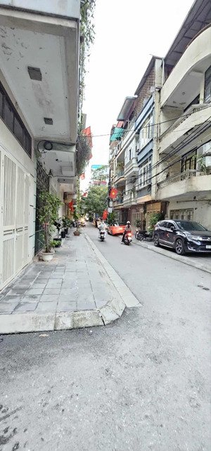 p.lô võ thị sáu 86m*4t.mt 11m , 34 tỷ .ô tô tránh, vỉa hè, ra phố 20m, 2 thoáng, 25m ngoài sổ.