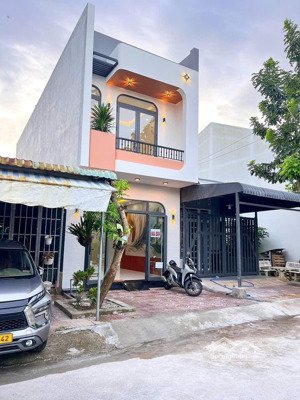 tôi chính chủ cần bán gấp nhà 1 trệt 1 lầu ngay chợ bình điền_ 4pn_ đang cho thuê 20tr/tháng -shr