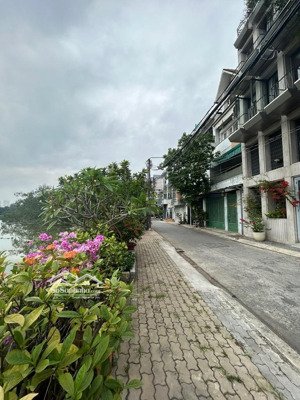 6x15, 5 tầng, nội thất thiết kế riêng, thang máy xịn đường nội bộ 8m mặt sông tân phong quận 7