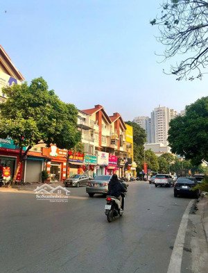mặt phố ngã 5 hà trì, diện tích rộng, kinh doanh siêu đỉnh: 121m, mặt tiền 11m, gía hơn 200tr/m