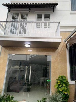 cho thuê nhà trệt lầu gần nhà thờ chánh toà