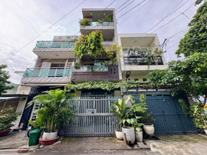 căn nhà 4 tầng hẻm 413 lê văn quới, btđ a
dt: 4.1 x 16m, vuông vức, không lộ giới, 7,3 tỷ tl