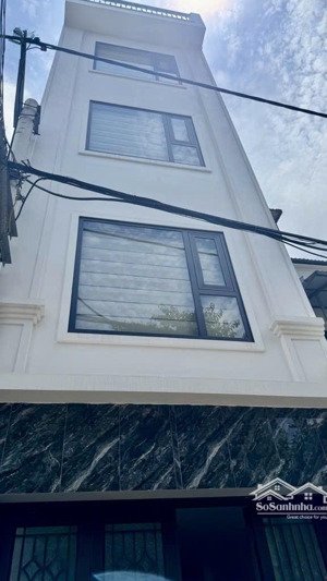 chính chủ bà cô ruột gủi bán căn nhà đẹp phố ngọc thuỵ -5tầng thang máy mới .đường oto tránh v