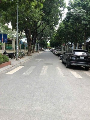 duy nhất 1 căn mặt ngõ 12 nguyễn văn huyên 3 ô tô tránh 60m2 5 tầng mt 4.7m giá 21,5 tỷ