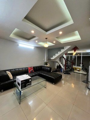 nhà mt siêu hiếm trục đ.hoa hồng, gần phan xích long,dt 4x16m,hầm, 3 lầu,st, 4pn,6wc, nt cao cấp.