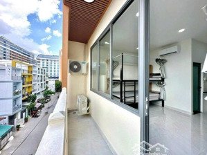 tòa chdv ngay đại học văn lang diện tích 10x17. hđt 200tr/tháng giá chỉ 27 tỷ xây dựng hầm 7 tầng