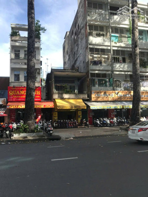 giá tốt - chính chủ cần bán hoặc cho thuê nhà mặt tiền an dương vương, quận 5, tp hcm