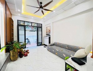 hoàng văn thái-hơn 6 tỷ- 30m2- lô góc-30m ra ô tô tránh