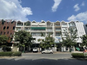 cần bán nhà mặt tiền đ.hoàng trọng mậu himlam vị trí khan hiếm có tm gb: 37tỷ lh: 