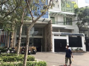 bán nhà 74/2 trương quốc dung. p10. quận phú nhuận. dt : 7.2 x 18m. 129m2. 1 hầm 4 tầng. giá 34.5ty