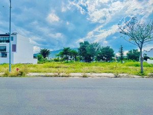 [hiếm] lô biệt thự view sông, đường 27m mặt tiền ngang 15m giá 52 triệu/m2 bao cọc