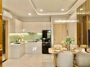 bán căn hộ 2 phòng ngủ 70m2, giá 1 tỷ 650, ngân hàng hỗ trợ 80%, lãi suất 5.9%/năm, đầy đủ nội thất