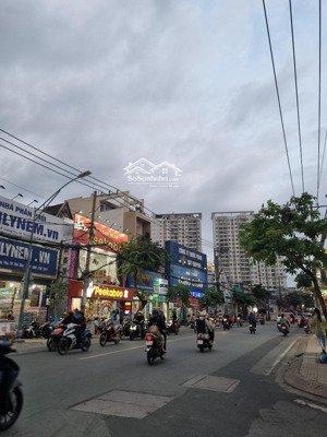 mặt tiền đường vỉa hè, 97m2 ngang 6m, ngay tuyến metro, dòng tiền 20tr/th
