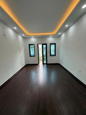 bán gấp tân mai 33m 5t mtien 3,5m - sát phố kd online, văn phòng đẹp - 3 bước ra chợ, trường học