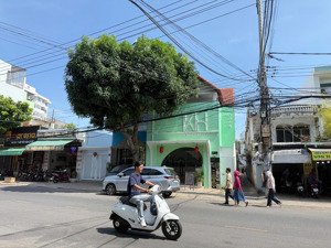 siêu phẩm căn góc 2 tầng đường dã tượng, 22.9 tỷ, cách biển 500m, khai thác cho thuê sẵn 25tr/th