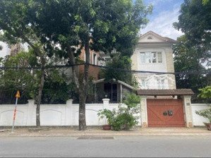 đi định cư, bán biệt thự thủ đức ngang 10m nội thất cao cấp dt: 10x25m, cn: 250m2 - giá: 18.5 tỷ