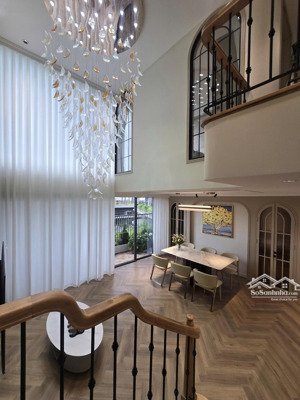 cần bán căn hộ 4pn3vs có vườn, có duplex, toà có khoáng nóng landmark 1 lh 