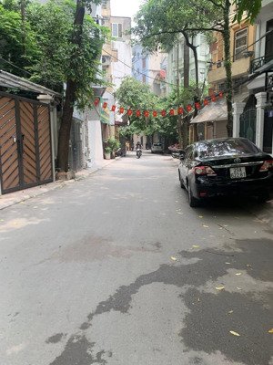 phân lô hoàng cầu - ngõ thông - ô tô tránh đỗ vào nhà - 63m2 - 5 tầng thang máy - ở/văn phòng