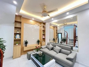 hiếm, đường nguyễn trãi- ô tô dừng đỗ- vỉa hè - 6 tầng thang máy thông sàn- dt35m2*6 tầng, mt 4.5m