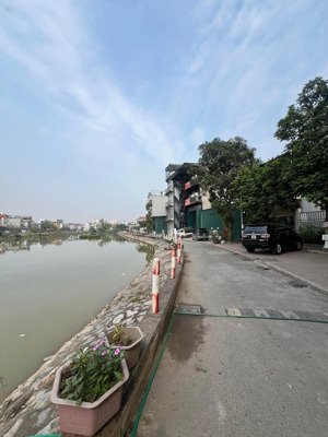 bán lô đất tái định cư vườn hồ 2 _trái tim cự khối 215m -mặt tiền 15m -thích hợp làm showroom -vp