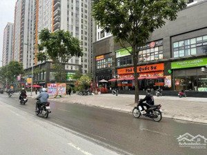 căn hiếm hoi 90m2 5 tầng full nội thất, thang máy hịn. đường 18m dòng tiền 40 tr/th. 