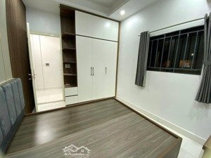 bát khối .tư đình .40m. 4 tầng.giá chỉ 9 triêu cho thuê nguyên căn .mới đep.vào ở ngay . c