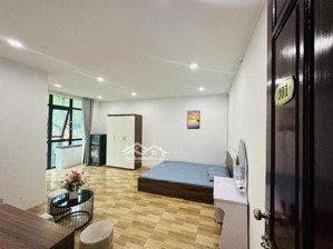 chính chủ cho thuê 1 nghĩa tân cửa sổ thoáng, full nội thất ngay mặt đường 5tr2. hoàng quốc việt