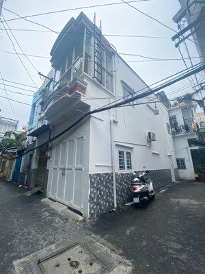 bán nhà gần hẻm xe hơi 30 m2 căn góc ngay nguyễn văn nghi 4 tỷ 850 tl