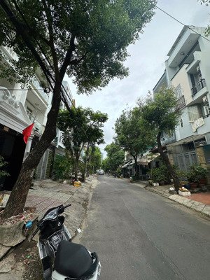 sát đại học văn lang nhà 3 tầng (4,2x20m) đường 12m xe hơi đỗ nhà kdc đặng thùy trâm - bình lợi