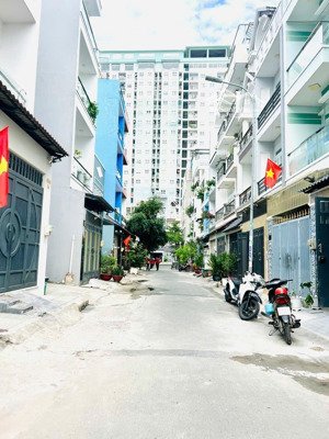 bán nhà hẻm 7m thông khu nhà cao tầng đường tô hiệu, quận tân phú. đúc 4 tấm đẹp.