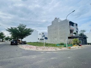 lô góc vip nhất gói 5 mỹ gia, đường to 24m, hướng tây nam, giá 40 triệu/m2.