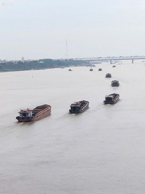 bán nhà mặt phố tại đường an dương vương 183m2, 5 tầng 1 hầm giá 34 tỷ. tây hồ