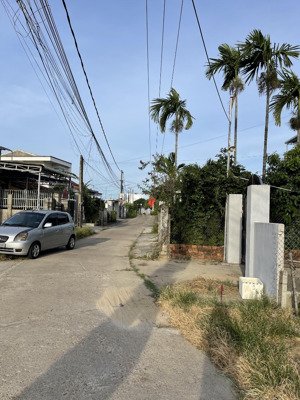 - cần bán lô đất diện tích lớn sát thành phố hội an, giá rẻ rất thích hợp xây villa cho thuê