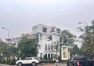 bán biệt thự ciputra - mặt đường đôi - lô góc - 305/330m2 x 4 tầng thang máy - nhà đẹp - giá 126 tỷ