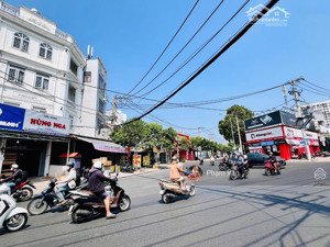 nhà chưa qua đầu tư- đường 10m có vỉa hè, sát phạm văn đồng, 90m2 chuẩn không tì vết